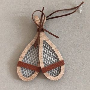 Snowshoes Christmas Wood ornament nwt 3.75 x 5